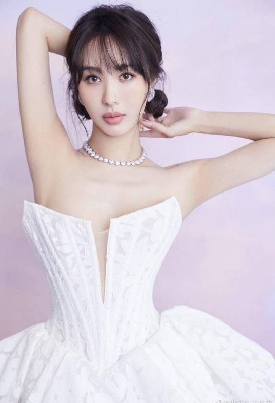 李菲儿