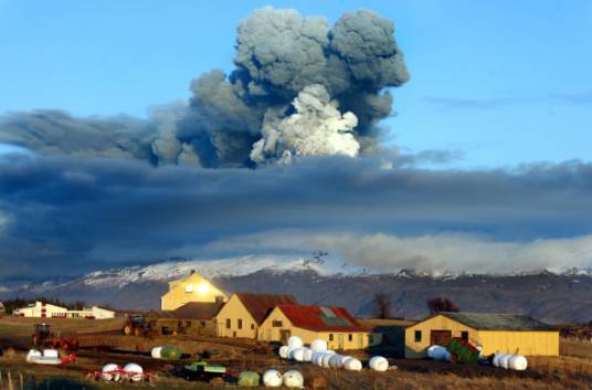 冰岛火山爆发