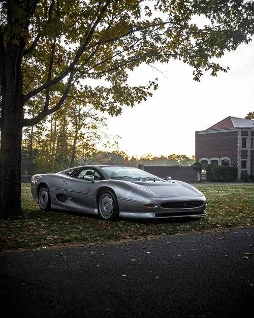 捷豹XJ220