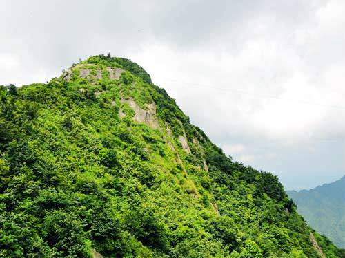 芙蓉峰（湖南省衡山县芙蓉峰）