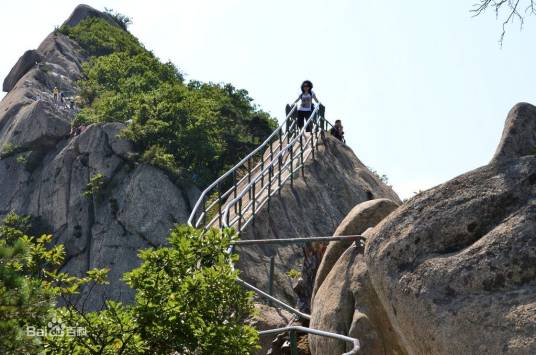 凤凰山（广东省珠海市内景点）