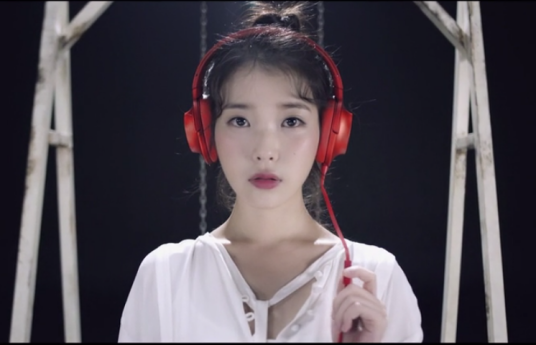 新鞋（IU（李知恩）演唱歌曲）