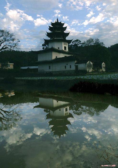 云霄阁（属于外斜内正建筑结构）