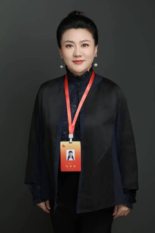 杨菲（北京歌舞剧院国家一级演员，北京曲艺家协会副主席）