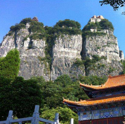 天柱山（湖北省长阳县的景区）