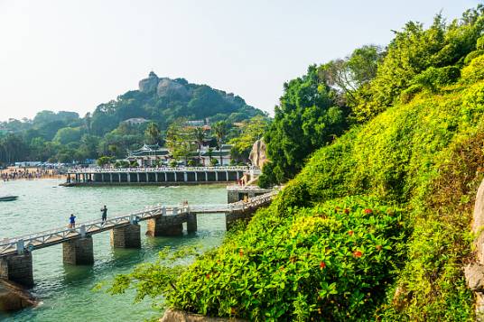 鼓浪屿（福建省厦门市思明区的国家5A级旅游景区）