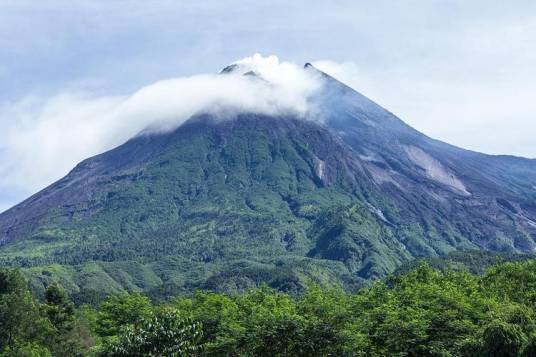 尼拉贡戈火山