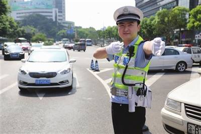 微笑哥（重庆市公安局渝中区分局民警）